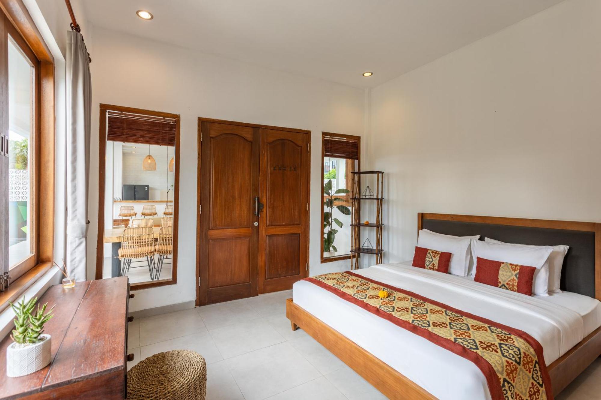 Villa 5 Bedroom Entire In Berawa Canggu